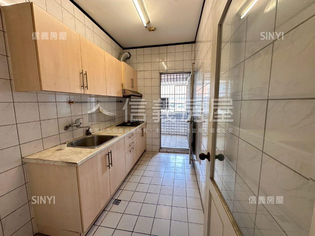 近大業＆捷運站大三房平車房屋室內格局與周邊環境