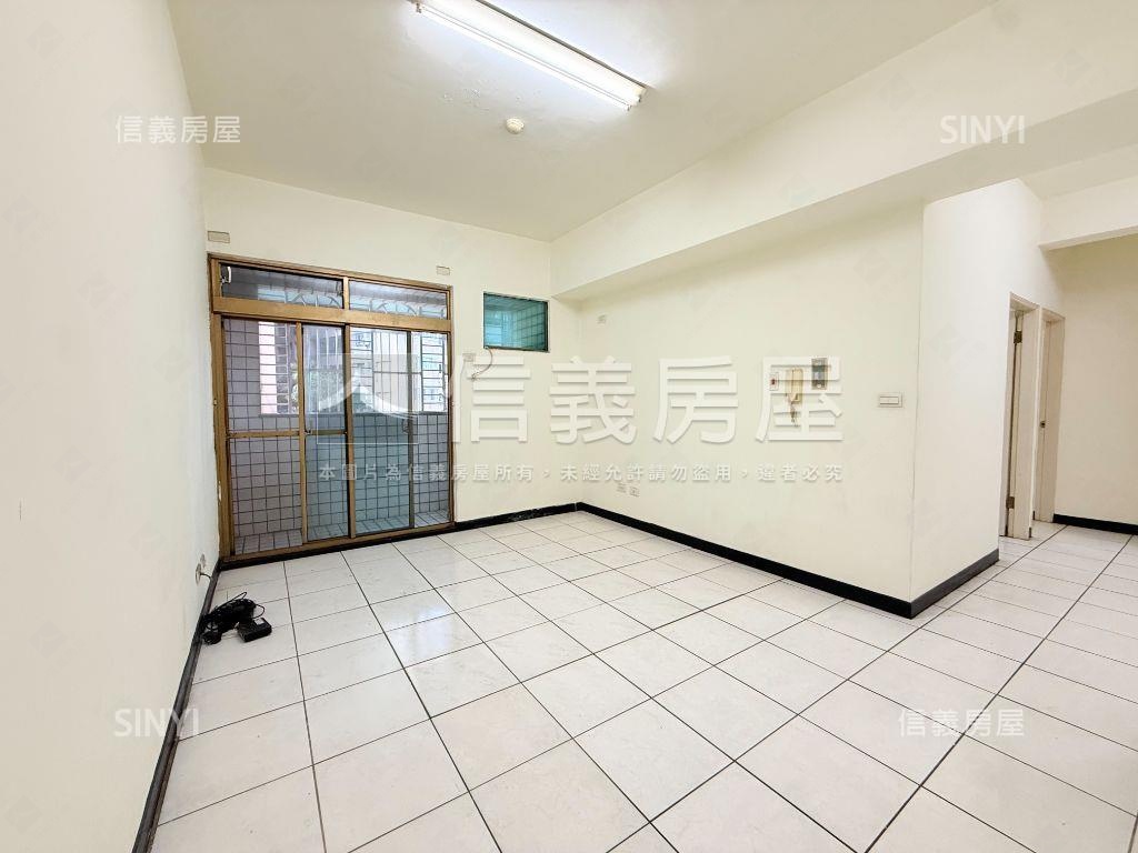 富綠旺近捷運。臻藏三房房屋室內格局與周邊環境