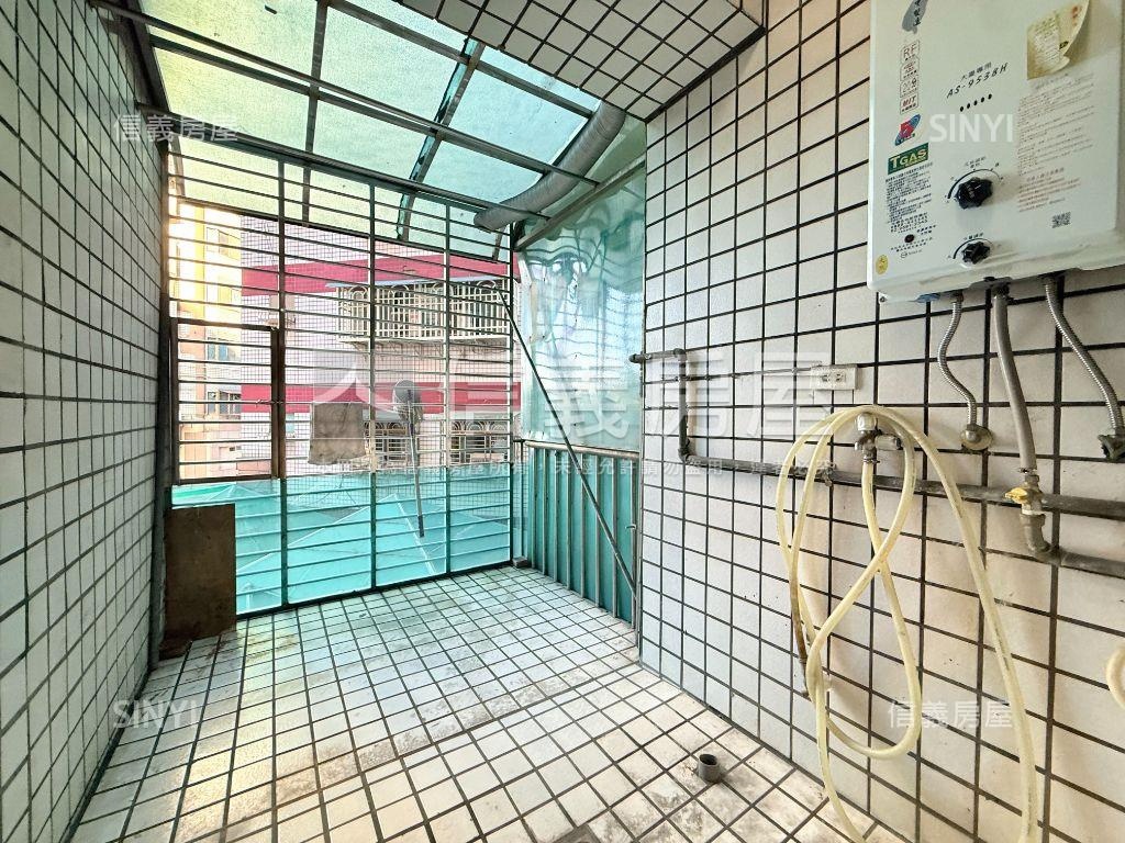 富綠旺近捷運。臻藏三房房屋室內格局與周邊環境