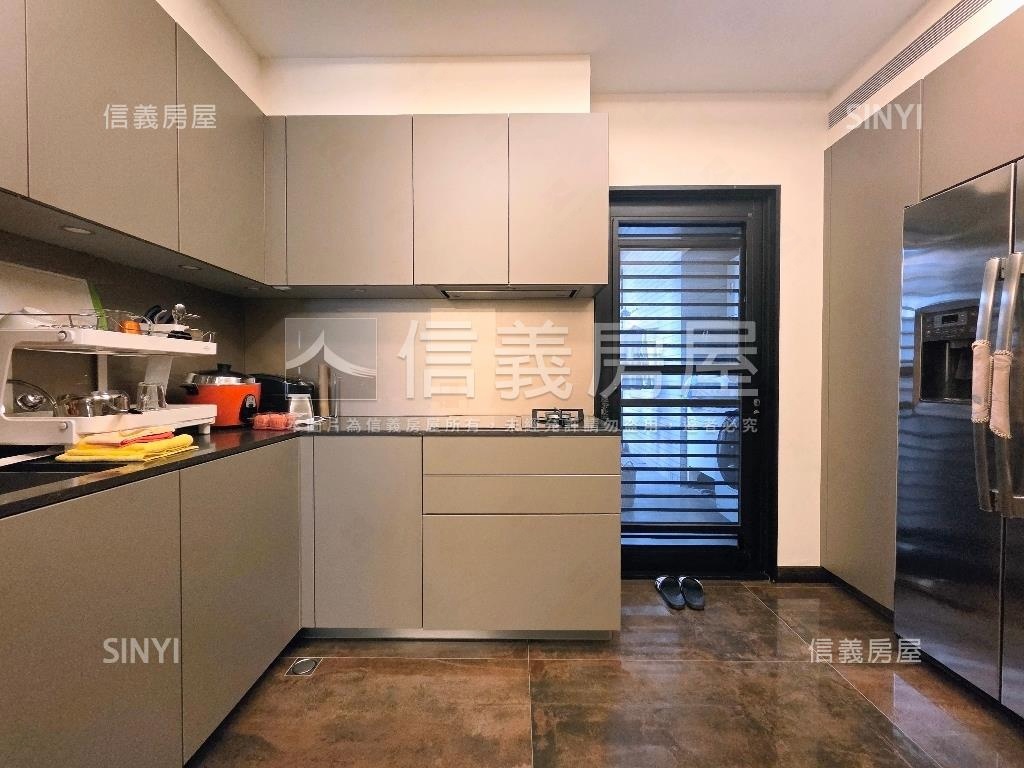 華孚鈞藏百年珍藏頂裝璜房屋室內格局與周邊環境