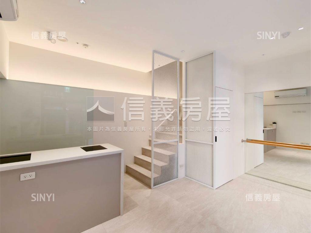 【ＶＲ】阿曼學學挑高店辦房屋室內格局與周邊環境