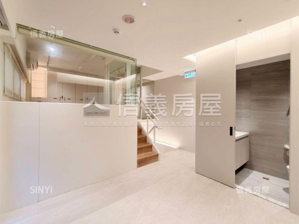 【ＶＲ】阿曼學學挑高店辦房屋室內格局與周邊環境