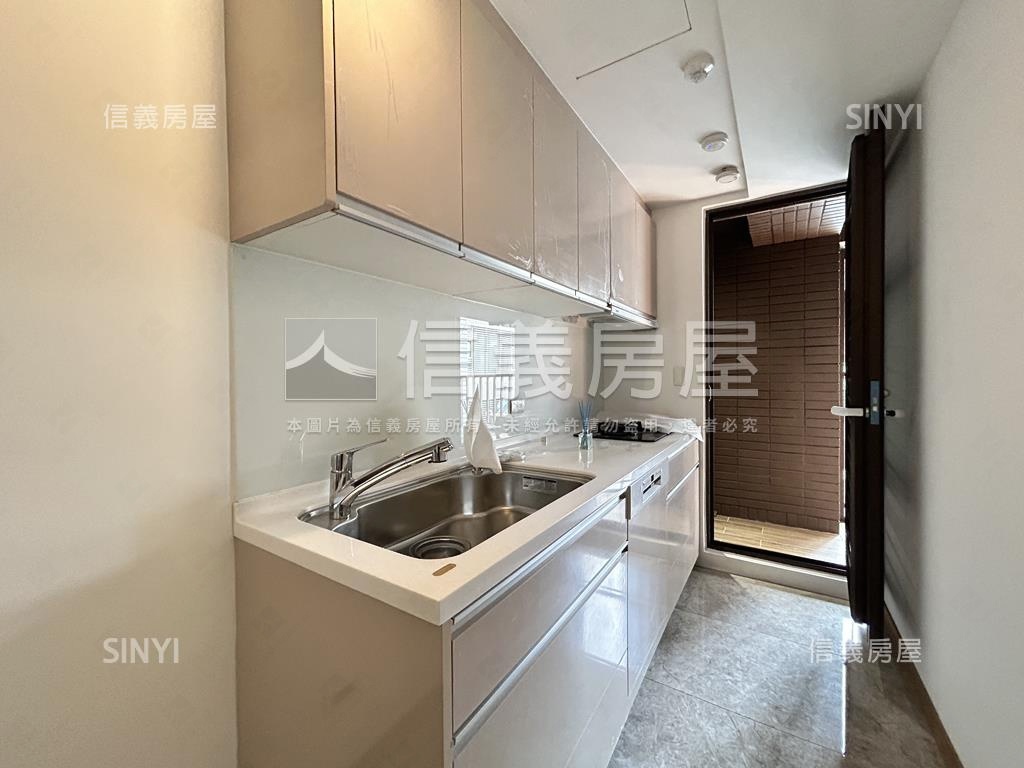 小巨蛋敦南邊間漂亮二房房屋室內格局與周邊環境