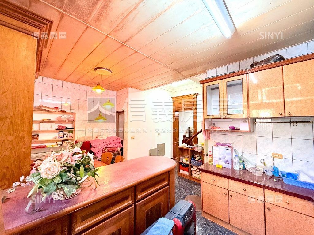 古典優雅巷弄透天房屋室內格局與周邊環境