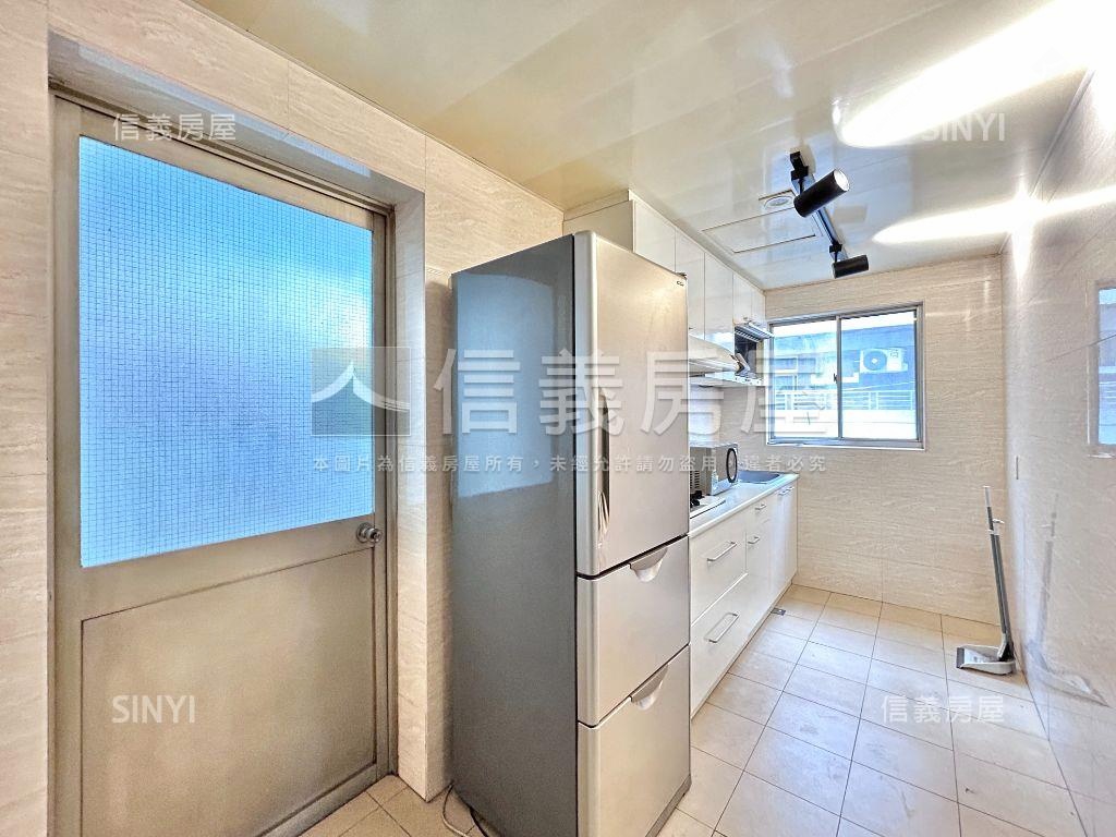 專任向上裝潢美屋方便入住房屋室內格局與周邊環境