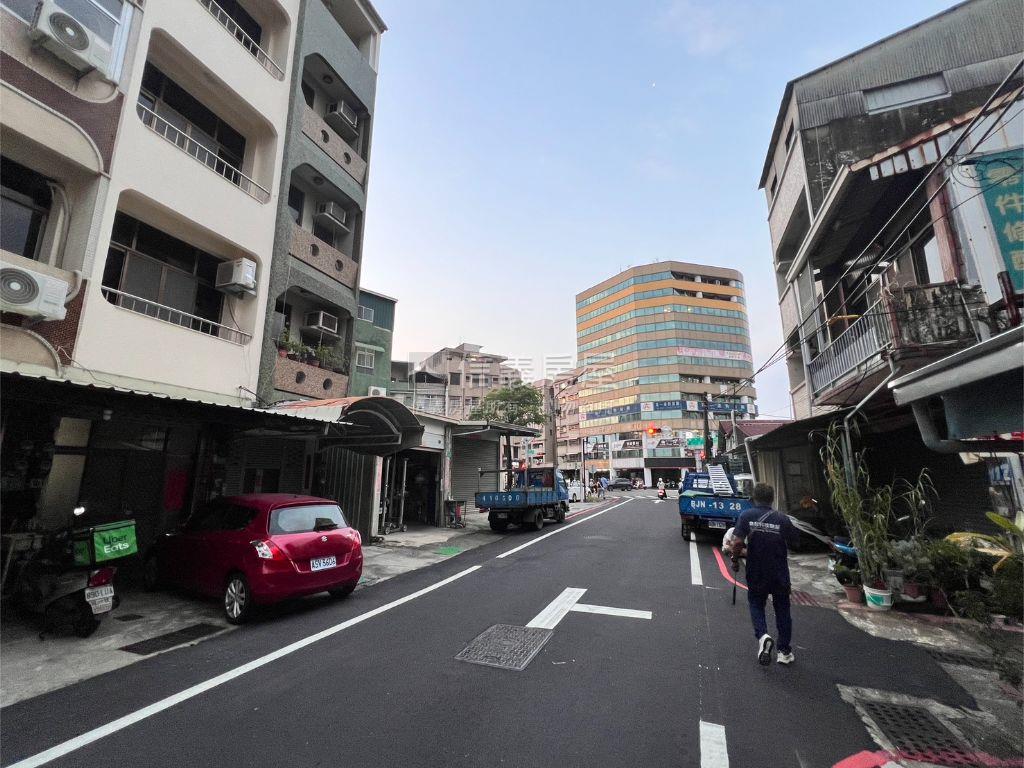 中西區文賢正路金店面房屋室內格局與周邊環境