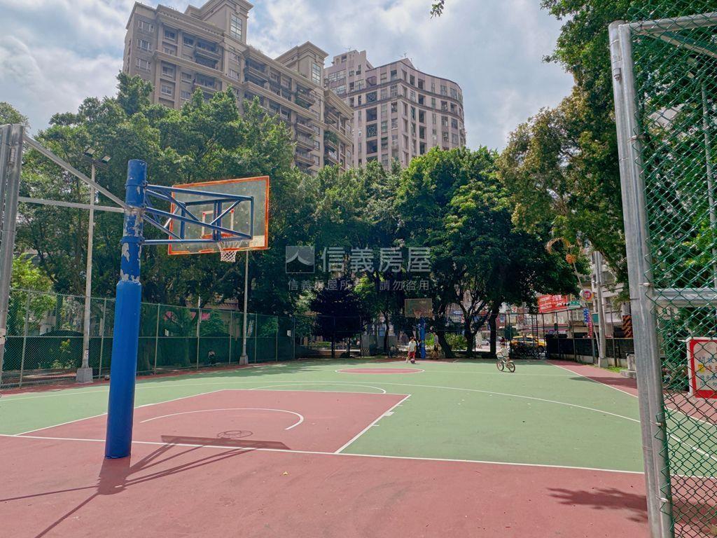 稀有綠如意邊間三面採光房屋室內格局與周邊環境