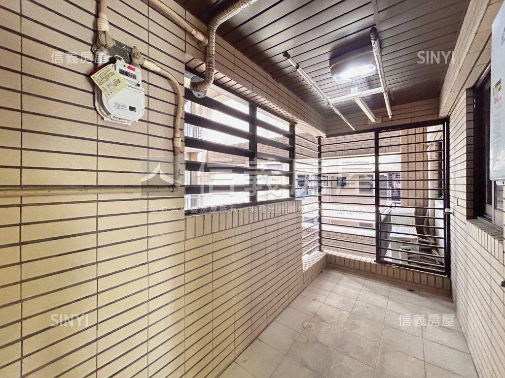 初日景觀採光正三房車位房屋室內格局與周邊環境