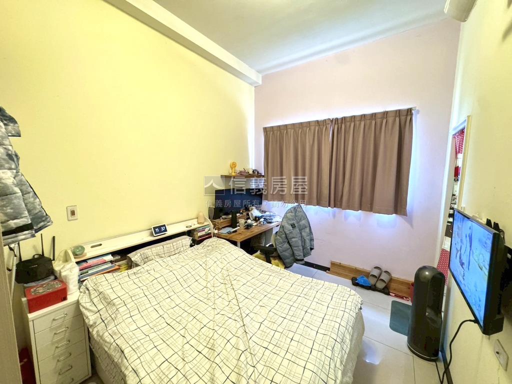 稀有皇翔南面大四房車位房屋室內格局與周邊環境