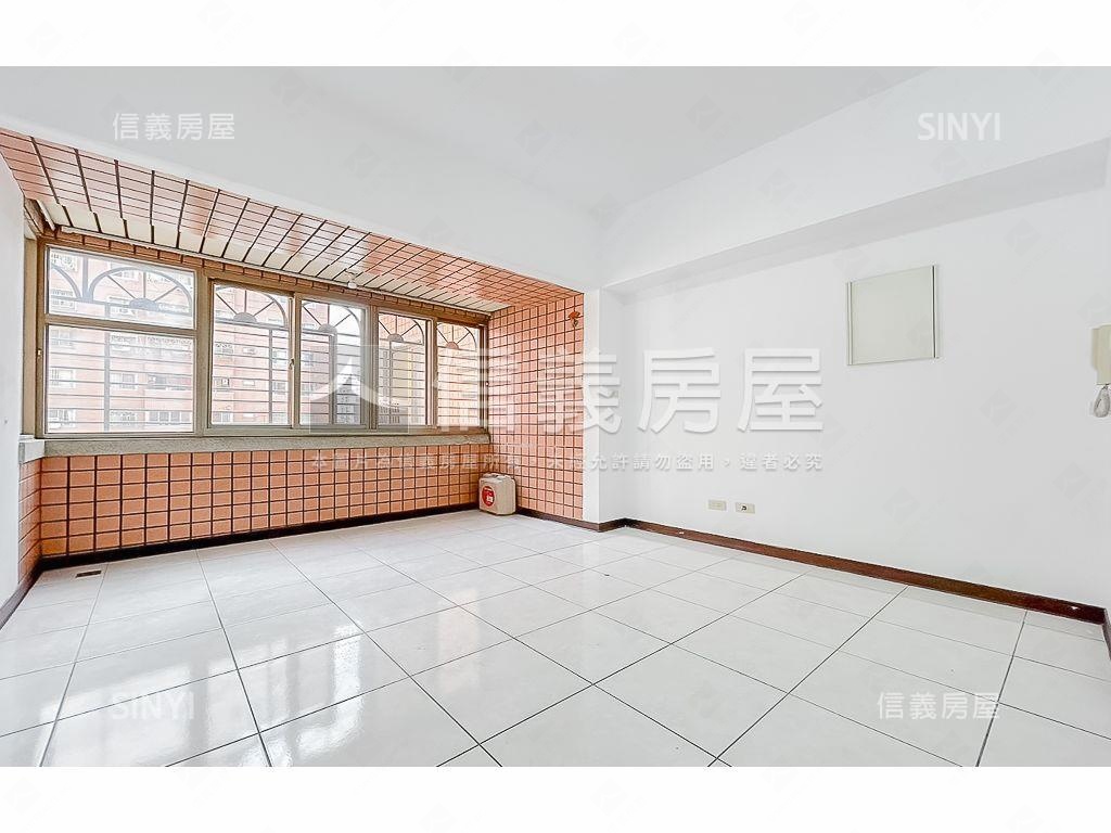 中港世紀紅三房附車位房屋室內格局與周邊環境