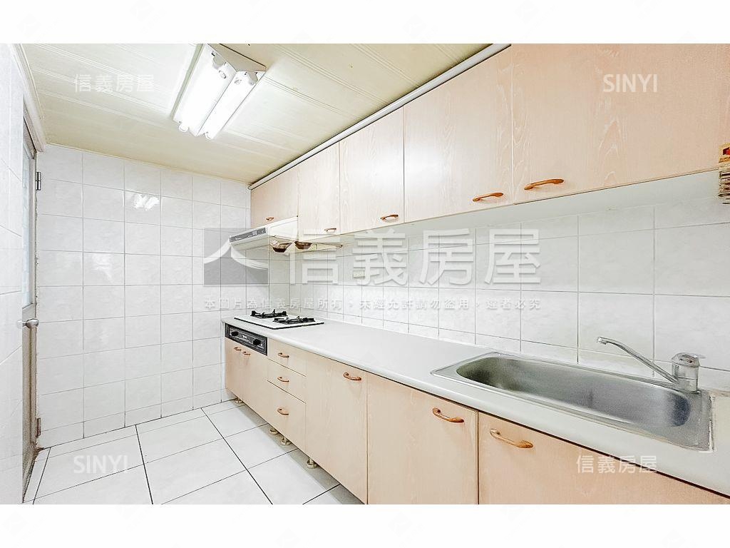 中港世紀紅三房附車位房屋室內格局與周邊環境