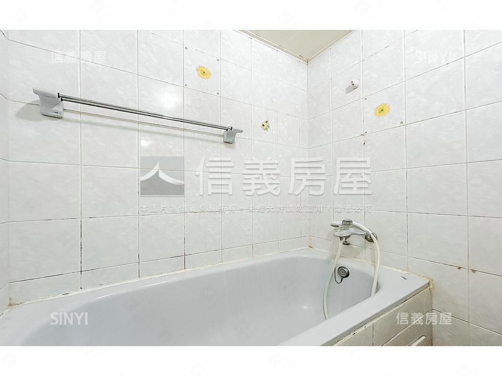 中港世紀紅三房附車位房屋室內格局與周邊環境