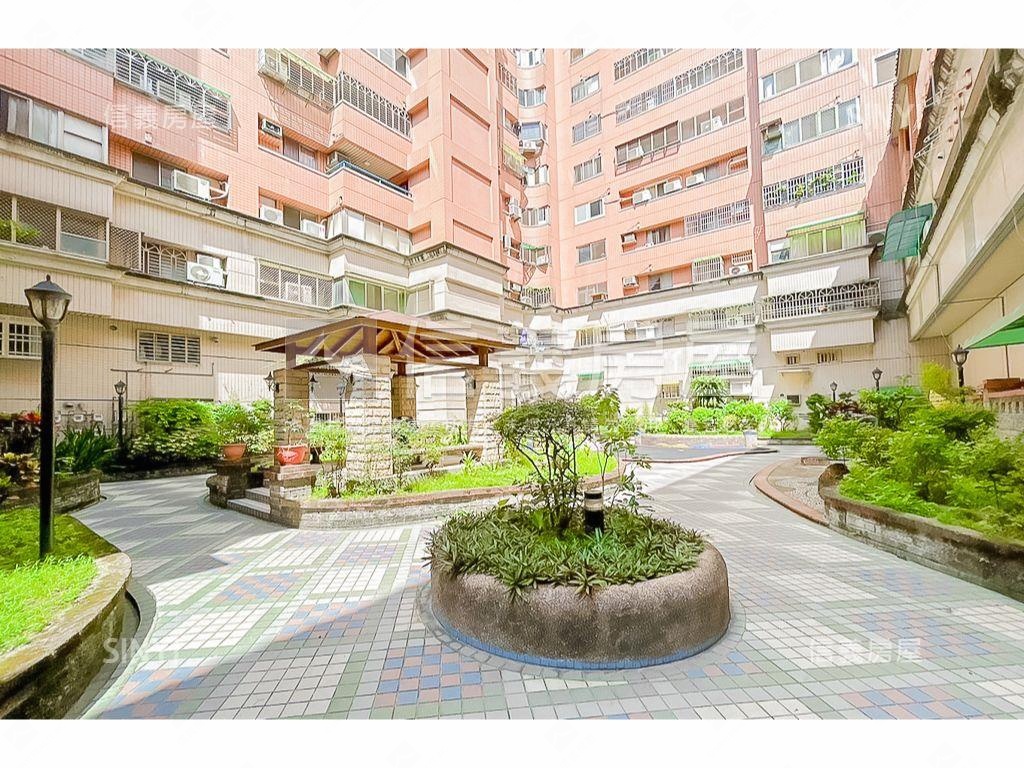 中港世紀紅三房附車位房屋室內格局與周邊環境