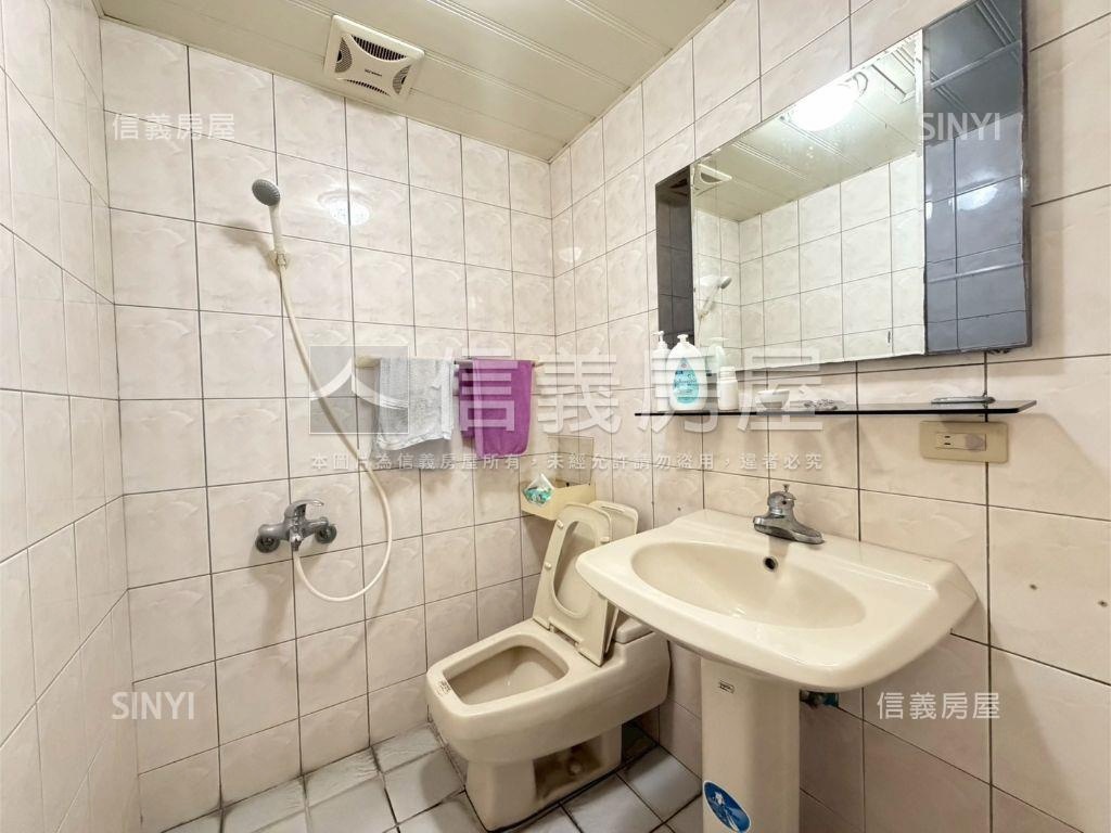 霸氣金角三房有車位房屋室內格局與周邊環境