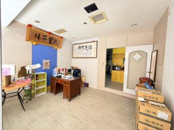 三采店面附車位金雞母