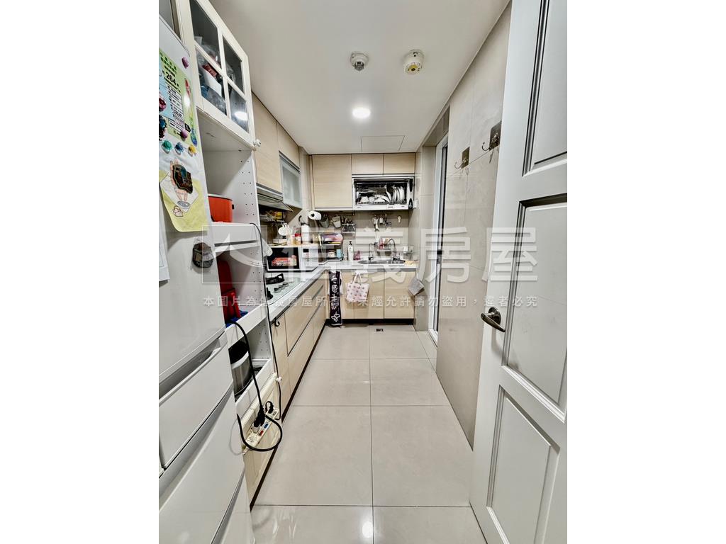 千禧園裝潢３房平面車位房屋室內格局與周邊環境