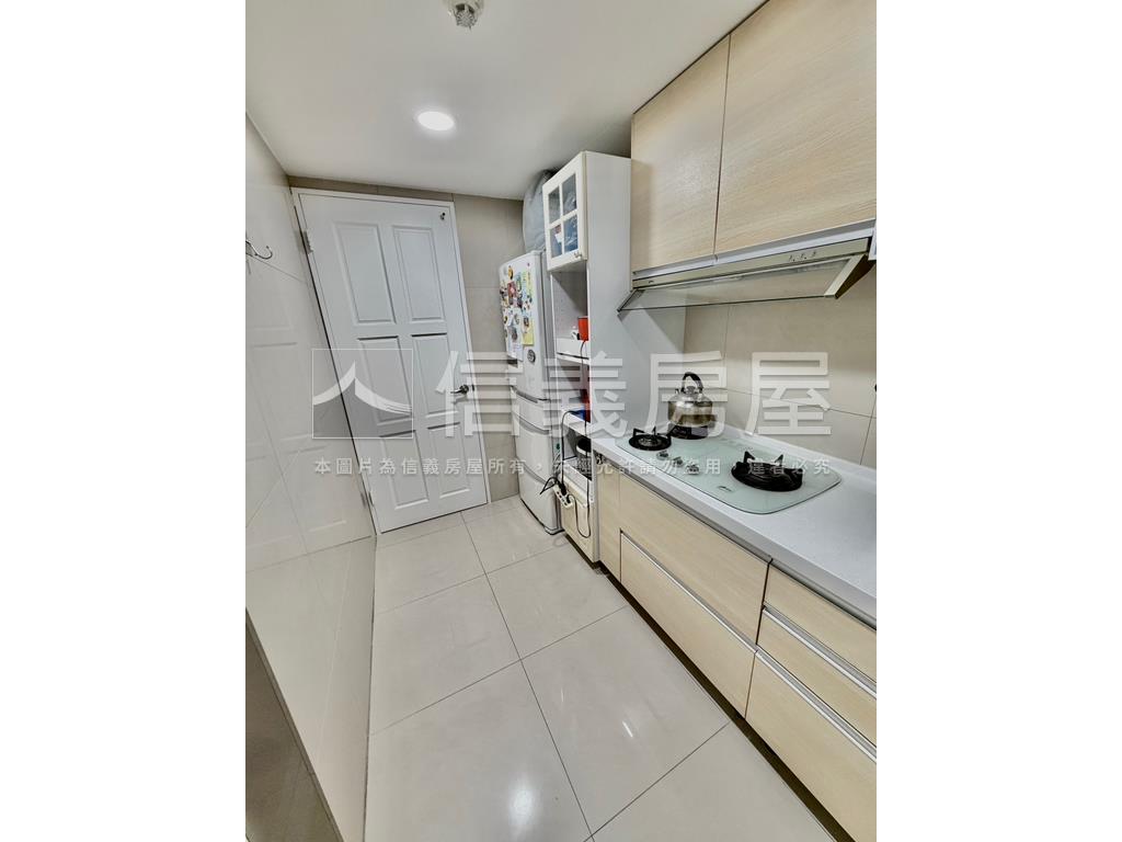 千禧園裝潢３房平面車位房屋室內格局與周邊環境