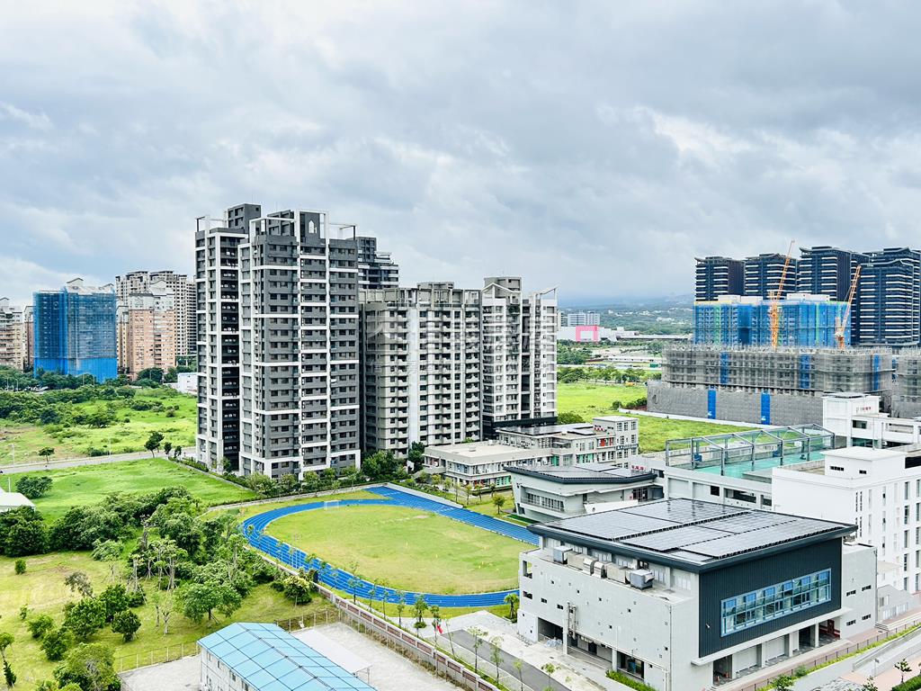 理想家頂樓豪華裝潢景觀房房屋室內格局與周邊環境