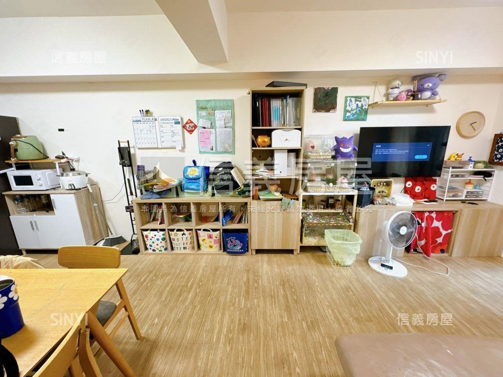 酷聚合發四房平車附大露台房屋室內格局與周邊環境