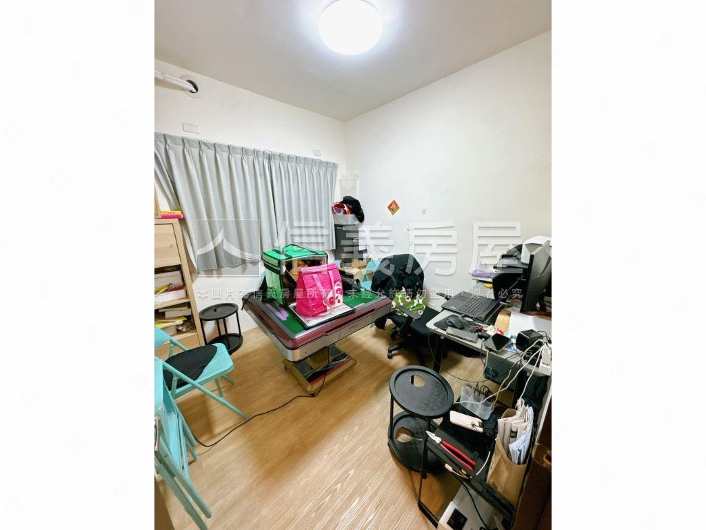 酷聚合發四房平車附大露台房屋室內格局與周邊環境