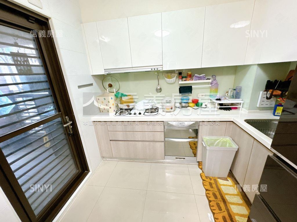 酷聚合發四房平車附大露台房屋室內格局與周邊環境