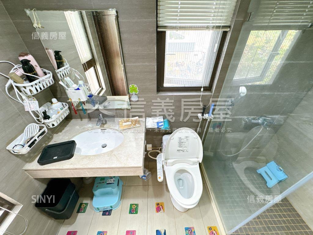 酷聚合發四房平車附大露台房屋室內格局與周邊環境