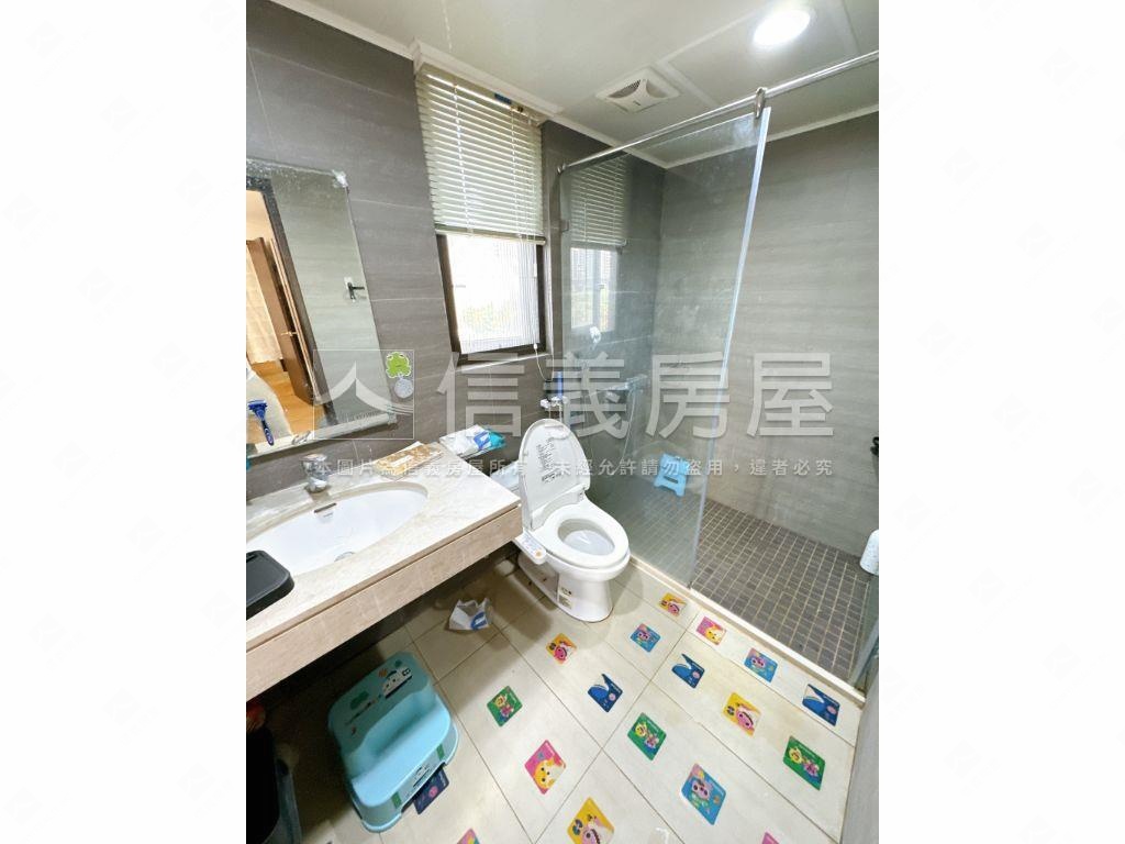 酷聚合發四房平車附大露台房屋室內格局與周邊環境