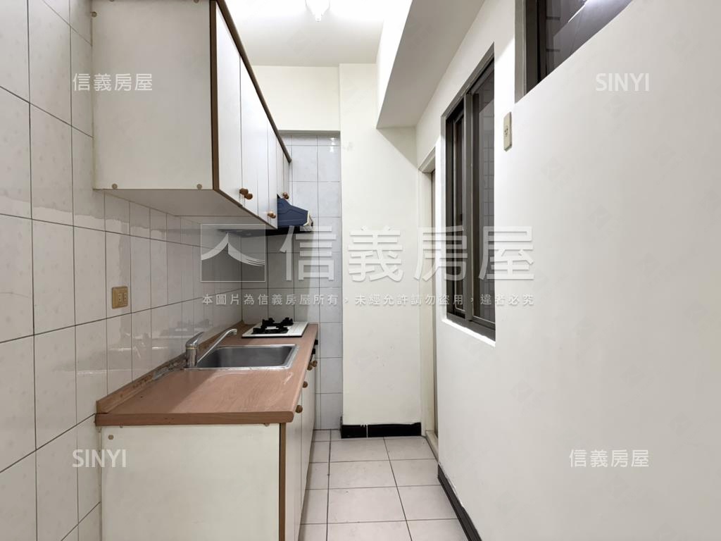 仁和商圈邊間採光四房房屋室內格局與周邊環境