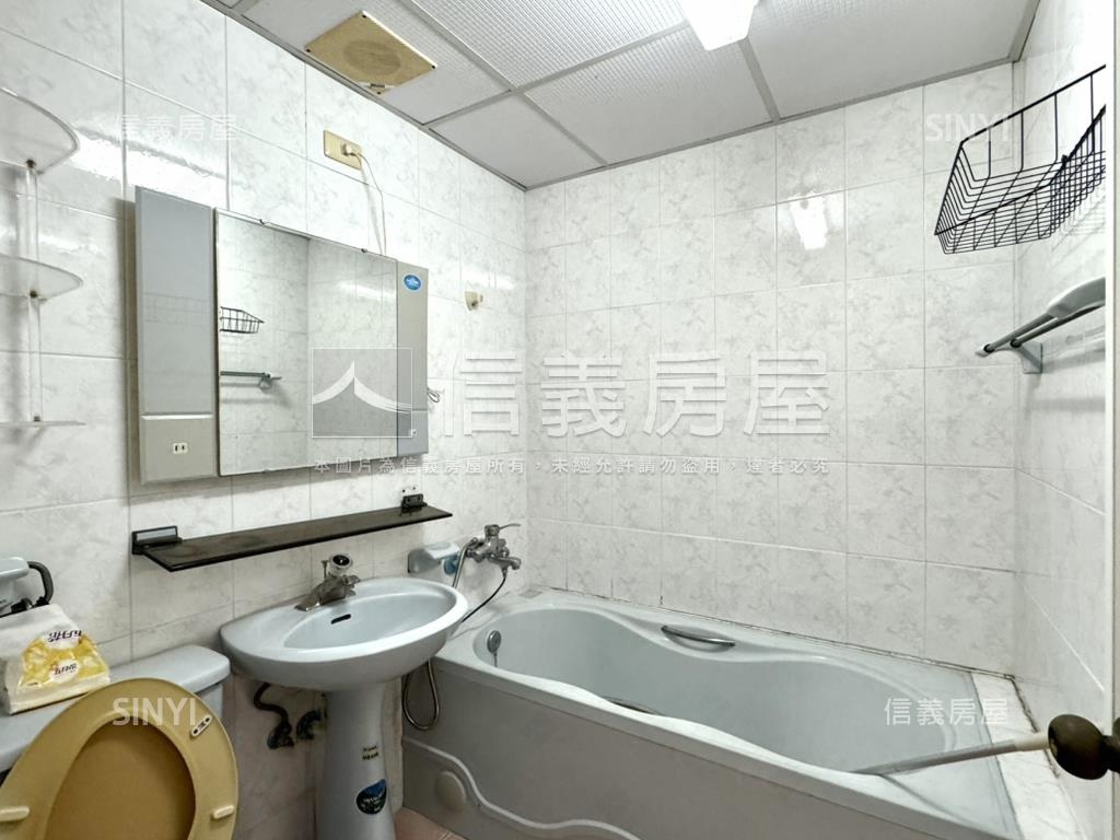 仁和商圈邊間採光四房房屋室內格局與周邊環境