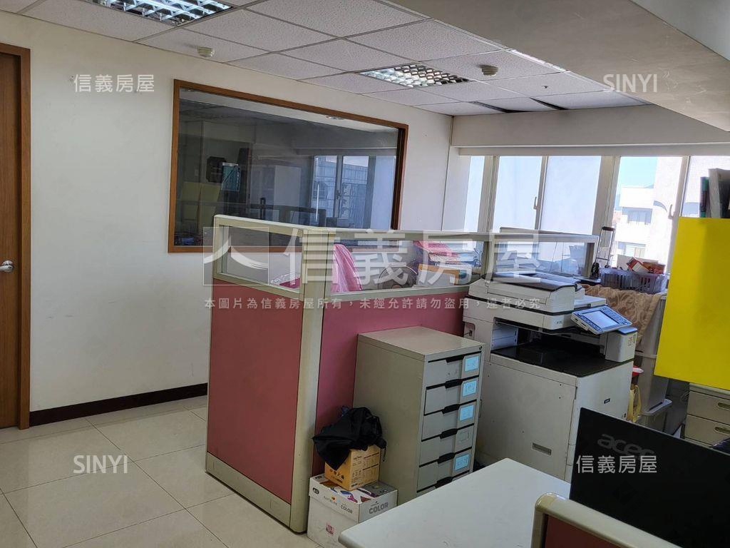 近台北車站頂樓商辦Ａ房屋室內格局與周邊環境