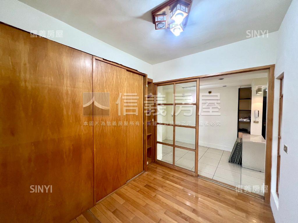 ✿景華街捷運面寬大邊間✿房屋室內格局與周邊環境