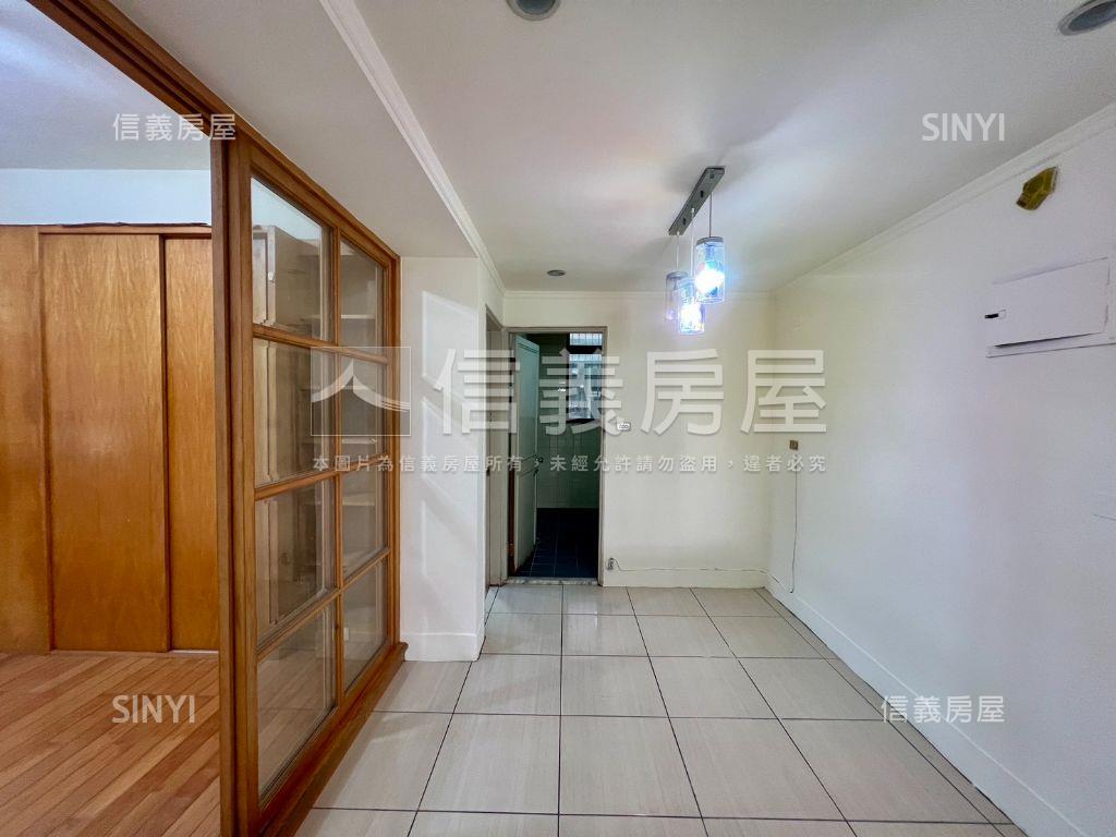 ✿景華街捷運面寬大邊間✿房屋室內格局與周邊環境