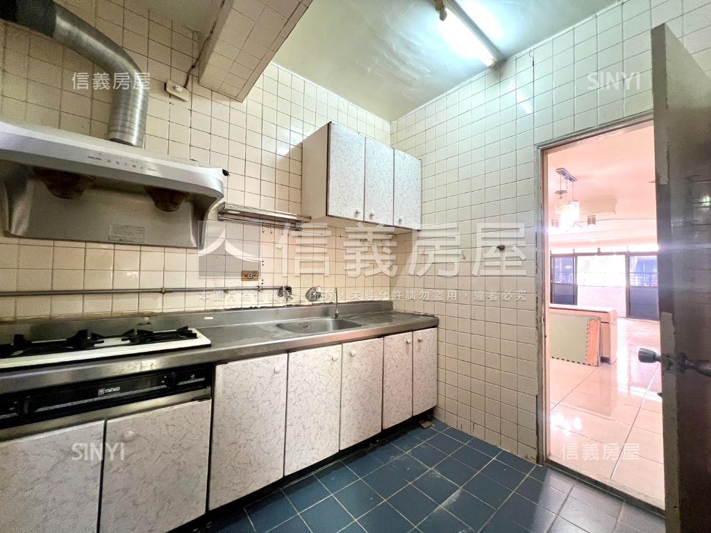 ✿景華街捷運面寬大邊間✿房屋室內格局與周邊環境