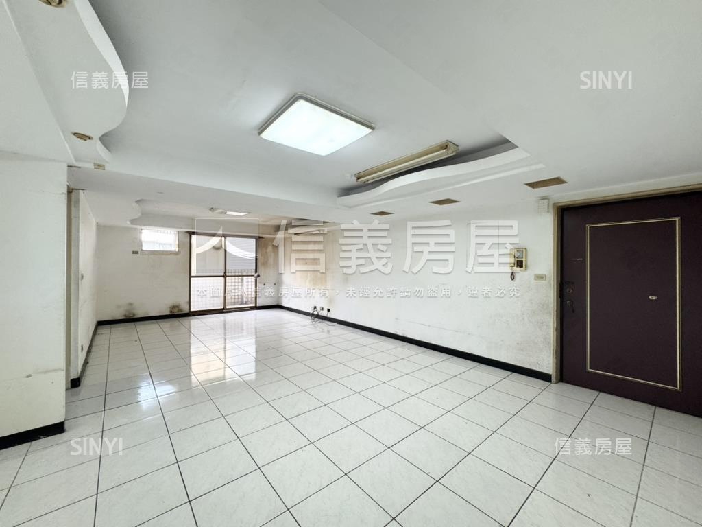 名人空中花園三房車位房屋室內格局與周邊環境