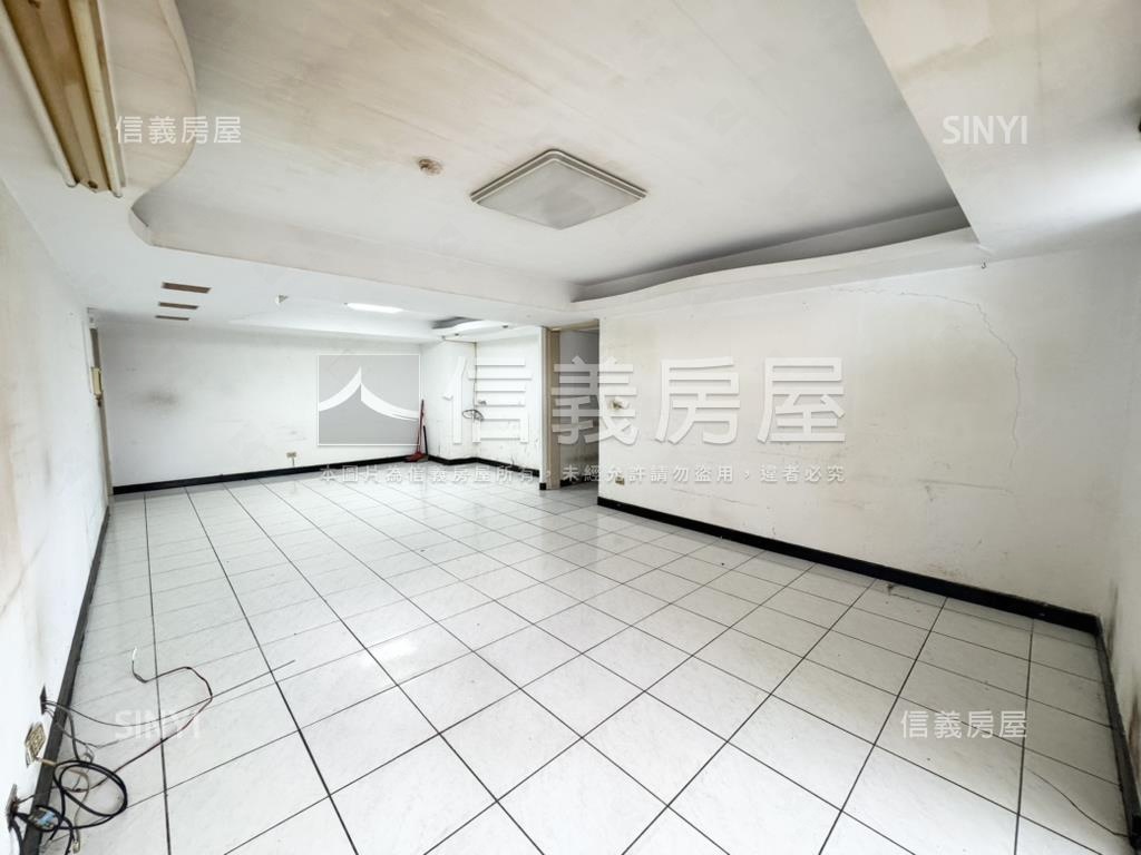 名人空中花園三房車位房屋室內格局與周邊環境