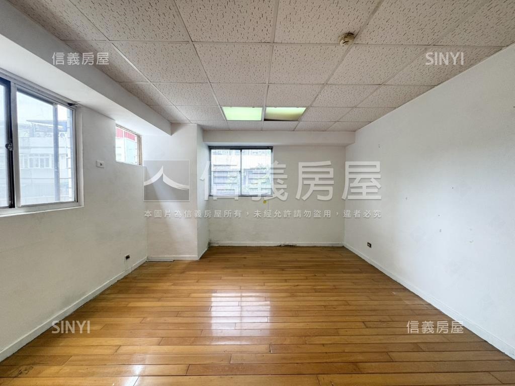名人空中花園三房車位房屋室內格局與周邊環境