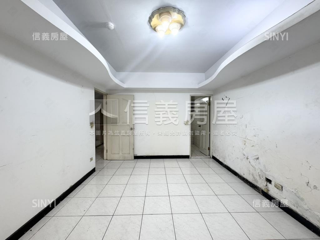 名人空中花園三房車位房屋室內格局與周邊環境