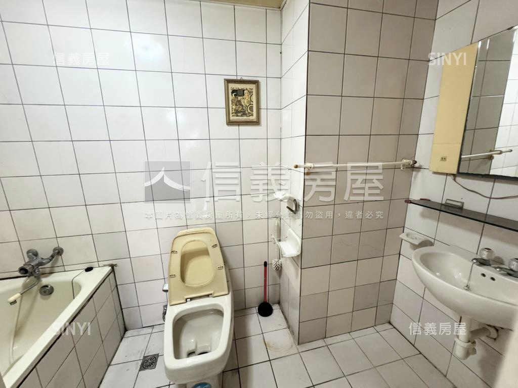 名人空中花園三房車位房屋室內格局與周邊環境