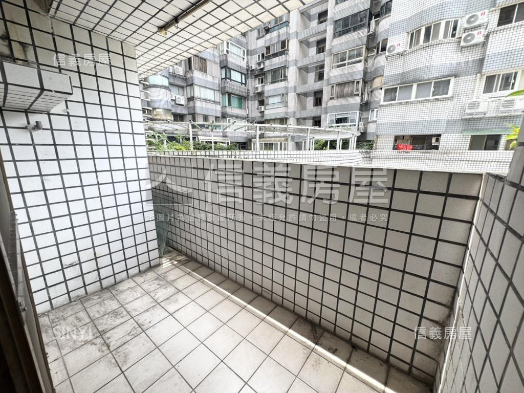 名人空中花園三房車位房屋室內格局與周邊環境