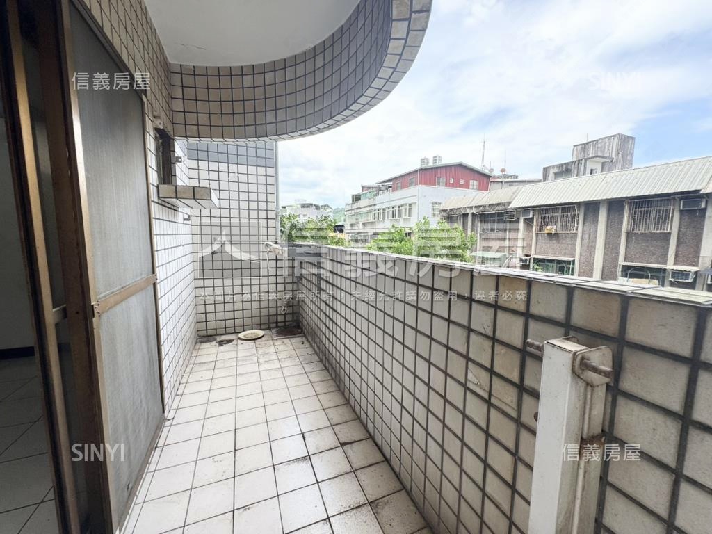 名人空中花園三房車位房屋室內格局與周邊環境
