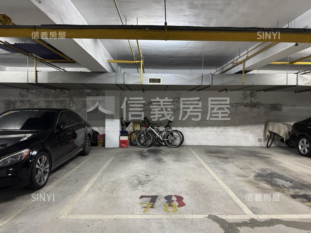 名人空中花園三房車位房屋室內格局與周邊環境
