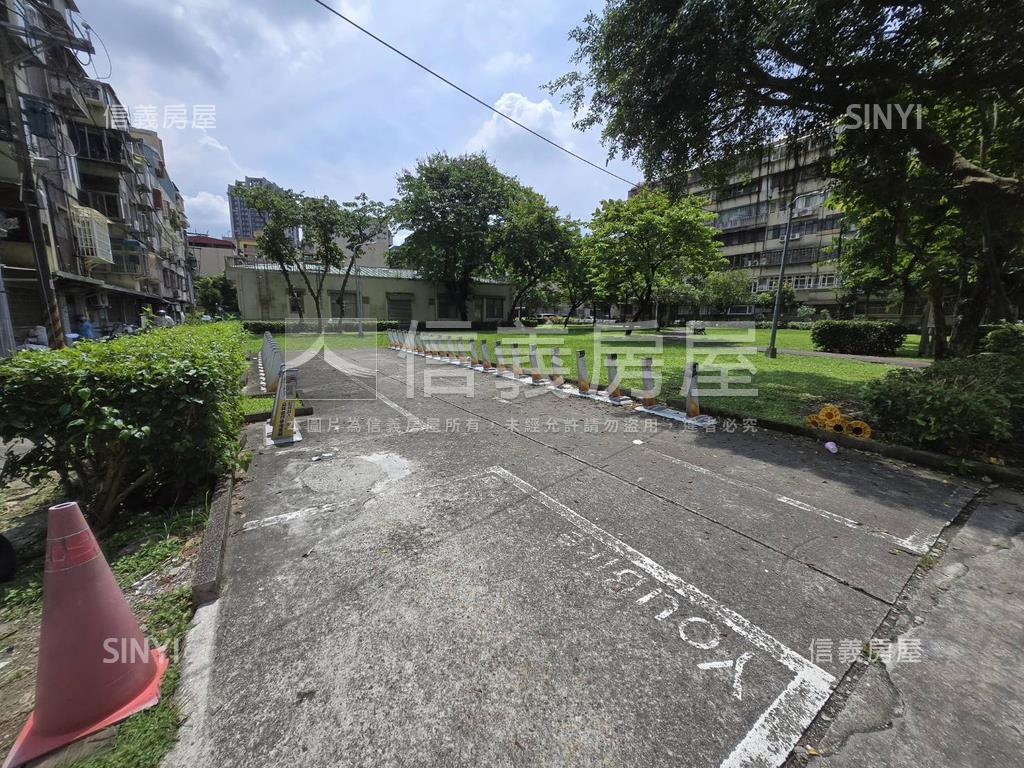 文德捷運面寬一樓房屋室內格局與周邊環境