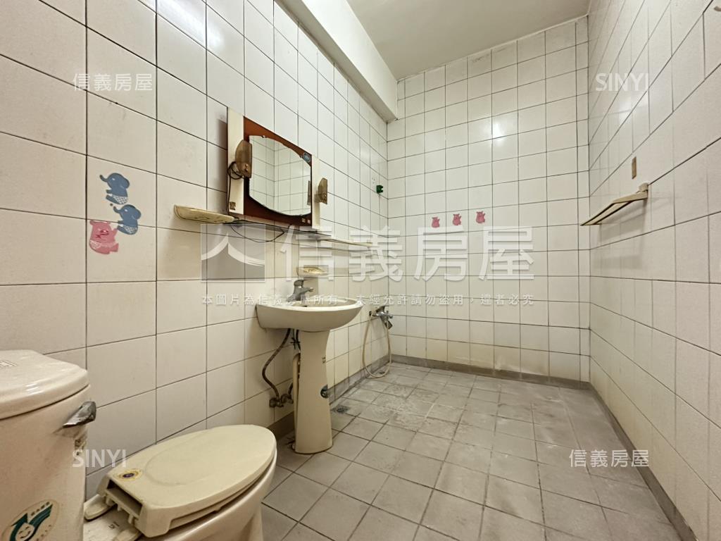 稀有台科大臨路透天房屋室內格局與周邊環境