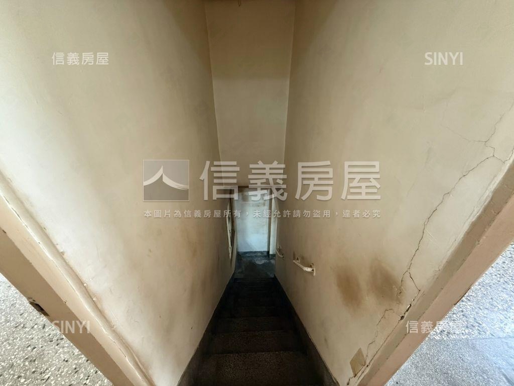 近進化路古色古香讚透天厝房屋室內格局與周邊環境