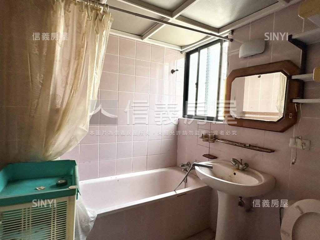 燕湖庭車庫別墅面湖畔房屋室內格局與周邊環境
