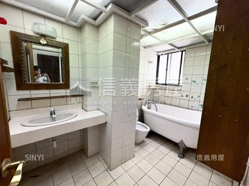 燕湖庭車庫別墅面湖畔房屋室內格局與周邊環境