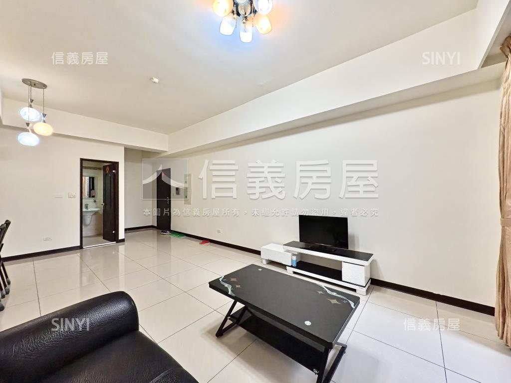 對面就是國小高陞三房車位房屋室內格局與周邊環境