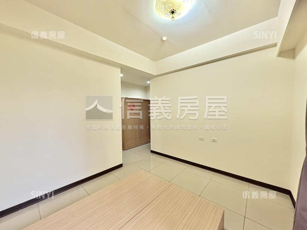 對面就是國小高陞三房車位房屋室內格局與周邊環境