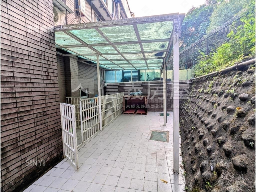 隆聖新天鵝堡電梯大別墅房屋室內格局與周邊環境