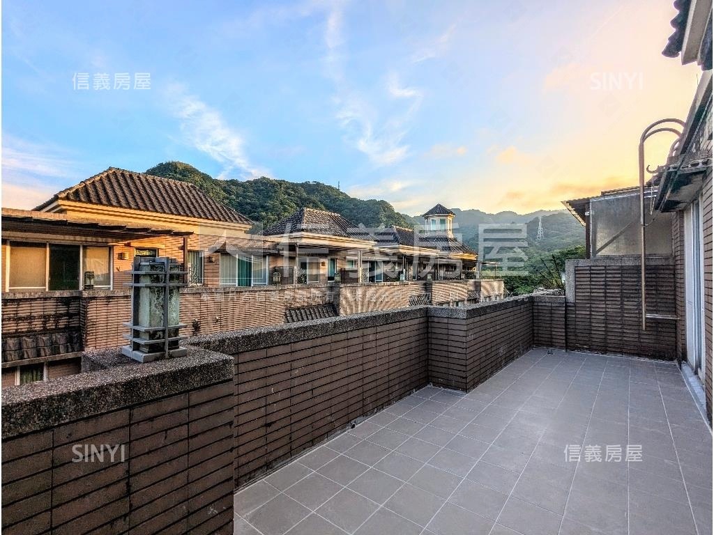 隆聖新天鵝堡電梯大別墅房屋室內格局與周邊環境